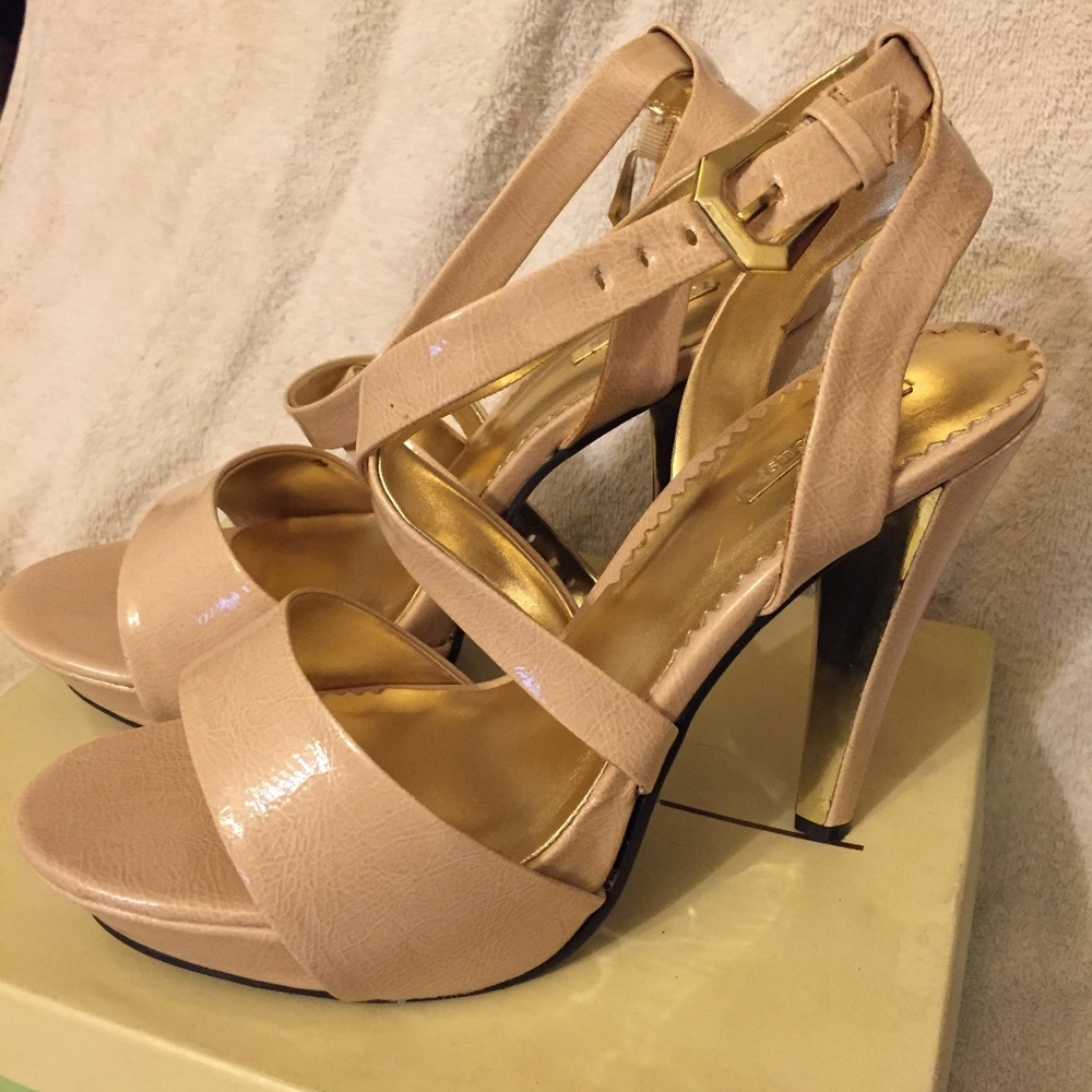 Delicious nude heels